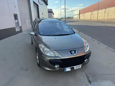 Usado Peugeot 307 90 CV (66 kW) 2005 Gris / plata Berlina