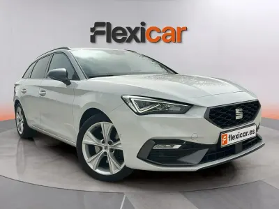 Usado Seat Leon FR 150 CV (110 kW) 2021 Blanco Familiar