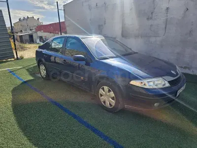 Usado Renault Laguna II Expression 100 CV (73 kW) 2004 Azul Berlina
