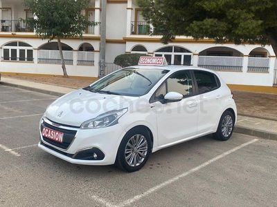 Usado Peugeot 208 Style 100 CV (73 kW) 2016 Blanco Utilitario