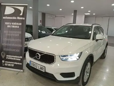 Usado Volvo XC40 Momentum 129 CV (94 kW) 2021 Blanco SUV