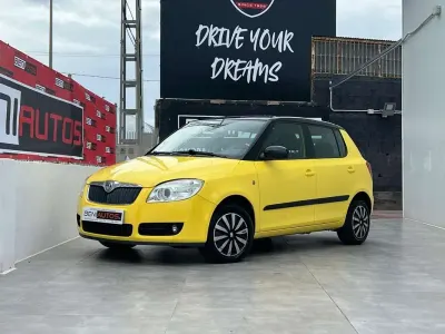 Usado Skoda Fabia 60 CV (44 kW) 2008 Amarillo Utilitario