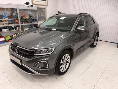 Usado VW T-Roc Life 115 CV (84 kW) 2022 Gris / plata SUV