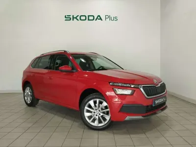 Usado Skoda Kamiq Ambition 110 CV (80 kW) 2022 Rojo SUV