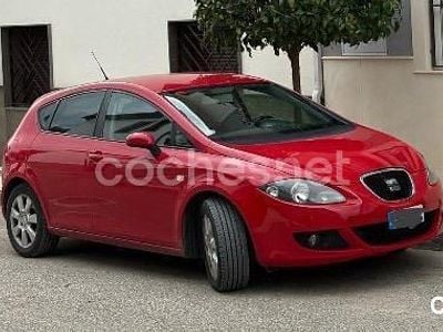 Usado Seat Leon Stylance 105 CV (77 kW) 2009 Rojo Utilitario