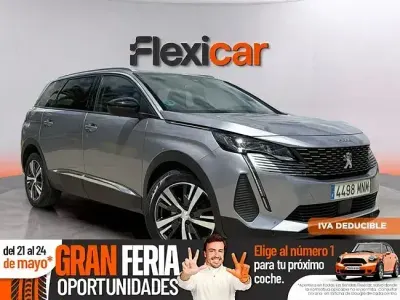 Usado Peugeot 5008 Allure 130 CV (95 kW) 2024 Gris SUV