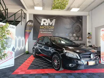 Usado Mercedes A200 Urban 136 CV (100 kW) 2014 Negro Utilitario