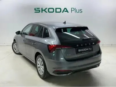 Usado Skoda Scala Selection 115 CV (84 kW) 2025 Gris oscuro Utilitario
