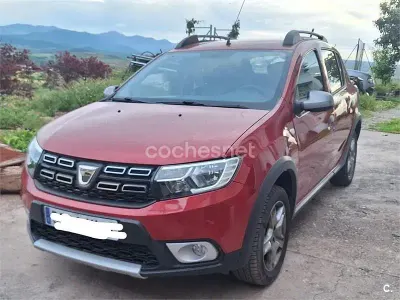 Usado Dacia Sandero Comfort 90 CV (66 kW) 2018 Naranja Berlina