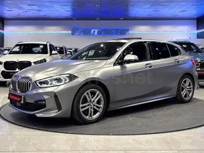 Usado BMW 118 Comfort Edition 140 CV (102 kW) 2022 Gris / plata Berlina