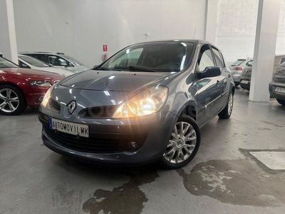 Usado Renault Clio II Privilege 105 CV (77 kW) 2006 Azul Berlina