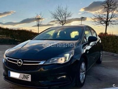 Usado Opel Astra Dynamic 110 CV (80 kW) 2016 Negro Berlina