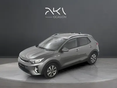 Usado Kia Stonic 100 CV (73 kW) 2025 Gris SUV
