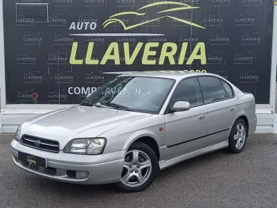 Usado Subaru Outback 156 CV (114 kW) 2000 Gris Familiar