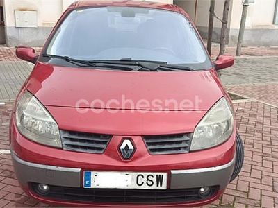 Rojo Usado 2004 Renault Scénic II Dynamique Monovolumen | 2550 € (Precio justo)