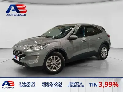 Usado Ford Kuga Titanium 225 CV (165 kW) 2022 Gris / plata SUV