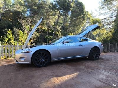 Usado Jaguar XKR 395 CV (290 kW) 2006 Gris / plata Coupe