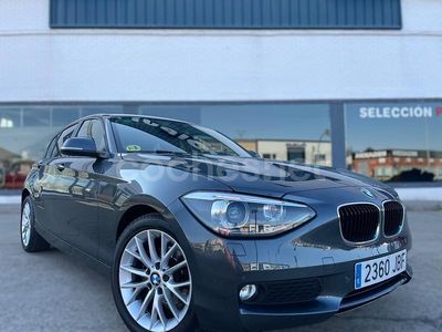 Gris / plata Usado 2015 BMW 118 Comfort Edition Utilitario | 15.990 € (Precio justo)