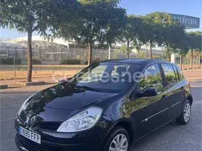 Usado Renault Clio II 60 CV (44 kW) 2006 Negro Berlina