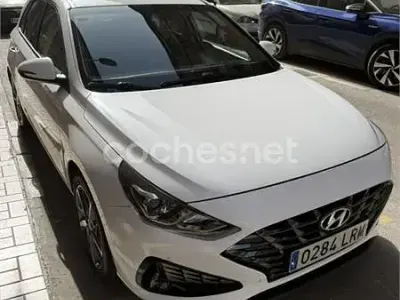 Usado Hyundai i30 110 CV (80 kW) 2021 Blanco Berlina