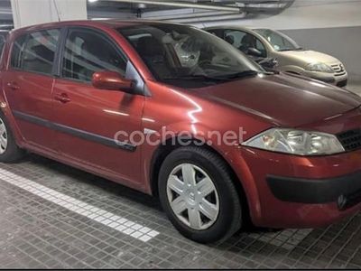Usado Renault Mégane II Dynamique 120 CV (88 kW) 2004 Rojo Berlina