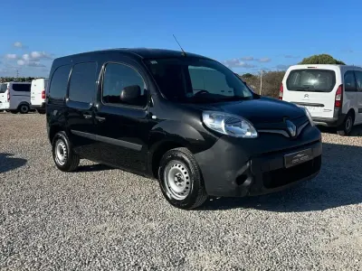 Usado Renault Kangoo 80 CV (58 kW) 2020 Negro Monovolumen