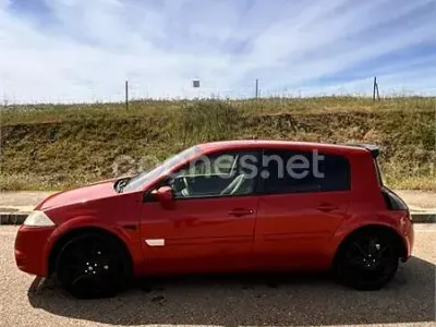 Usado Renault Mégane Dynamique 120 CV (88 kW) 2004 Rojo Berlina