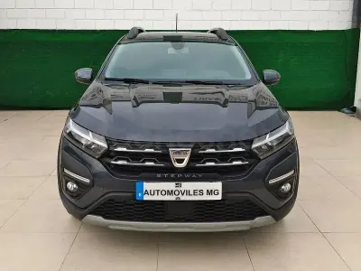 Usado Dacia Sandero Comfort 91 CV (66 kW) 2022 Gris / plata Berlina