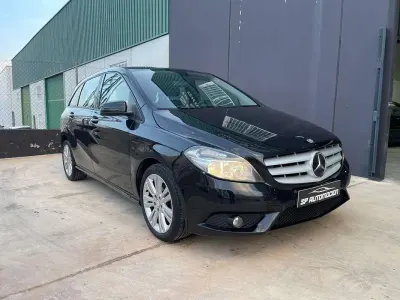 Usado Mercedes B180 109 CV (80 kW) 2014 Negro Utilitario
