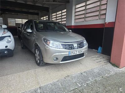Beige Usado 2011 Dacia Sandero Lauréate Berlina | 2999 € (Precio justo)