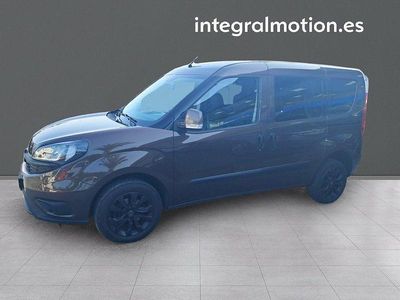 Usado Fiat Doblò Pop 95 CV (69 kW) 2018 Marrón Monovolumen