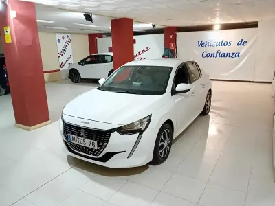 Usado Peugeot 208 Active 100 CV (73 kW) 2021 Blanco Utilitario