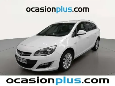 Usado Opel Astra Excellence 136 CV (100 kW) 2015 Blanco Familiar