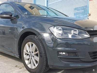 Usado VW Golf VII Advance 105 HP (77 kW) 2013 Cinzento Sedan