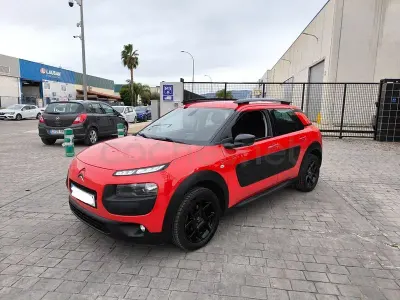 Usado Citroën C4 Feel 100 CV (73 kW) 2017 Rojo Berlina