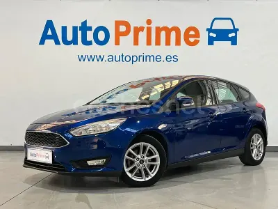 Usado Ford Focus Trend 125 CV (91 kW) 2015 Blanco Berlina