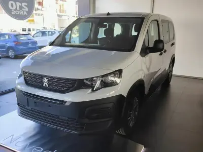 Usado Peugeot e-Rifter Allure 100 kW (136 CV) 2023 Epr blanc icy Monovolumen