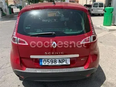 Usado Renault Scénic III Bose Edition 130 CV (95 kW) 2012 Rojo Monovolumen