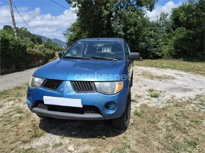 Usado Mitsubishi L200 Invite 136 CV (100 kW) 2006 Azul Pickup/Camioneta