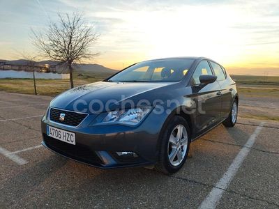 Usado Seat Leon Reference 105 CV (77 kW) 2014 Gris / plata Berlina