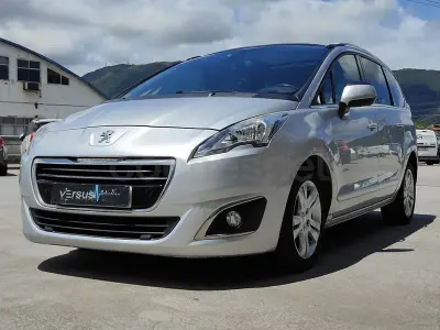 Usado Peugeot 5008 Allure 150 CV (110 kW) 2014 Gris / plata Monovolumen