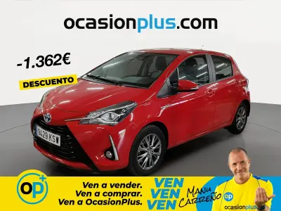 Usado Toyota Yaris Hybrid Active 100 CV (73 kW) 2019 Rojo