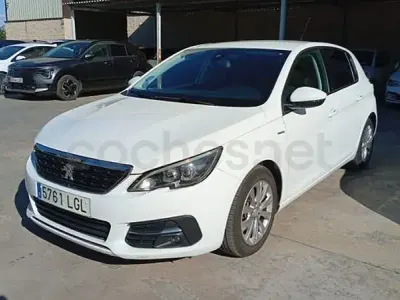 Usado Peugeot 308 Style 102 CV (75 kW) 2020 Blanco Berlina