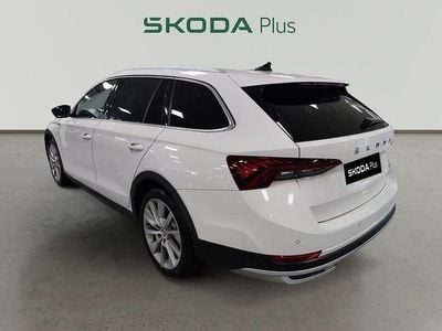 Blanco Usado 2023 Skoda Octavia Scout 4x4 Familiar | 24.900 € (Caro)