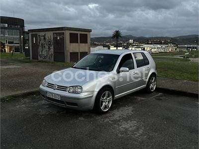 Usado VW Golf IV Highline 105 CV (77 kW) 2002 Gris / plata Berlina
