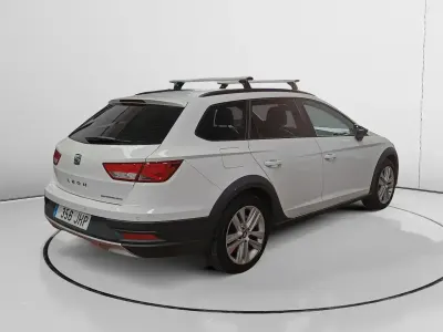 Usado Seat Leon Xperience 125 CV (91 kW) 2015 Blanco Familiar