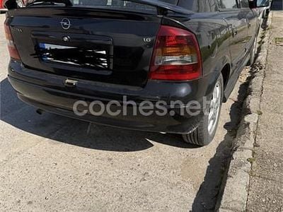 Usado Opel Astra Edition 100 CV (73 kW) 2003 Negro Berlina