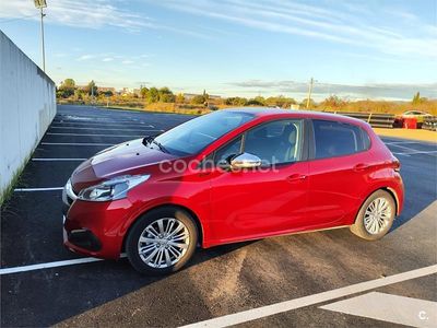 Usado Peugeot 208 Signature Sky 82 CV (60 kW) 2019 Rojo Utilitario