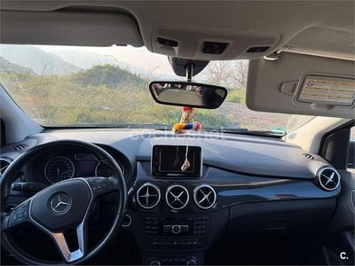 Usado Mercedes B180 109 CV (80 kW) 2012 Gris / plata Monovolumen