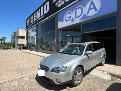 Usado Subaru Outback 165 CV (121 kW) 2004 Gris / plata Familiar